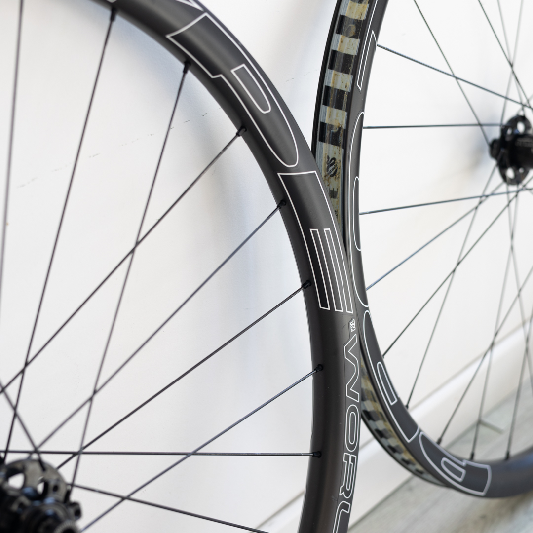 Prototype World Cup 2020 - Gráficos em Preto fosco com contorno branco e fundo Cinza Carbono