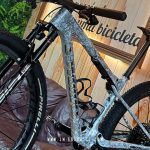 Specialized S-Works Epic World Cup 2023 - Gloss chrome grey graphics with black background + Riskless Adapted on the frame