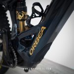 Orbea Wild 2023 - Gloss metallic kashima gold graphics with black background